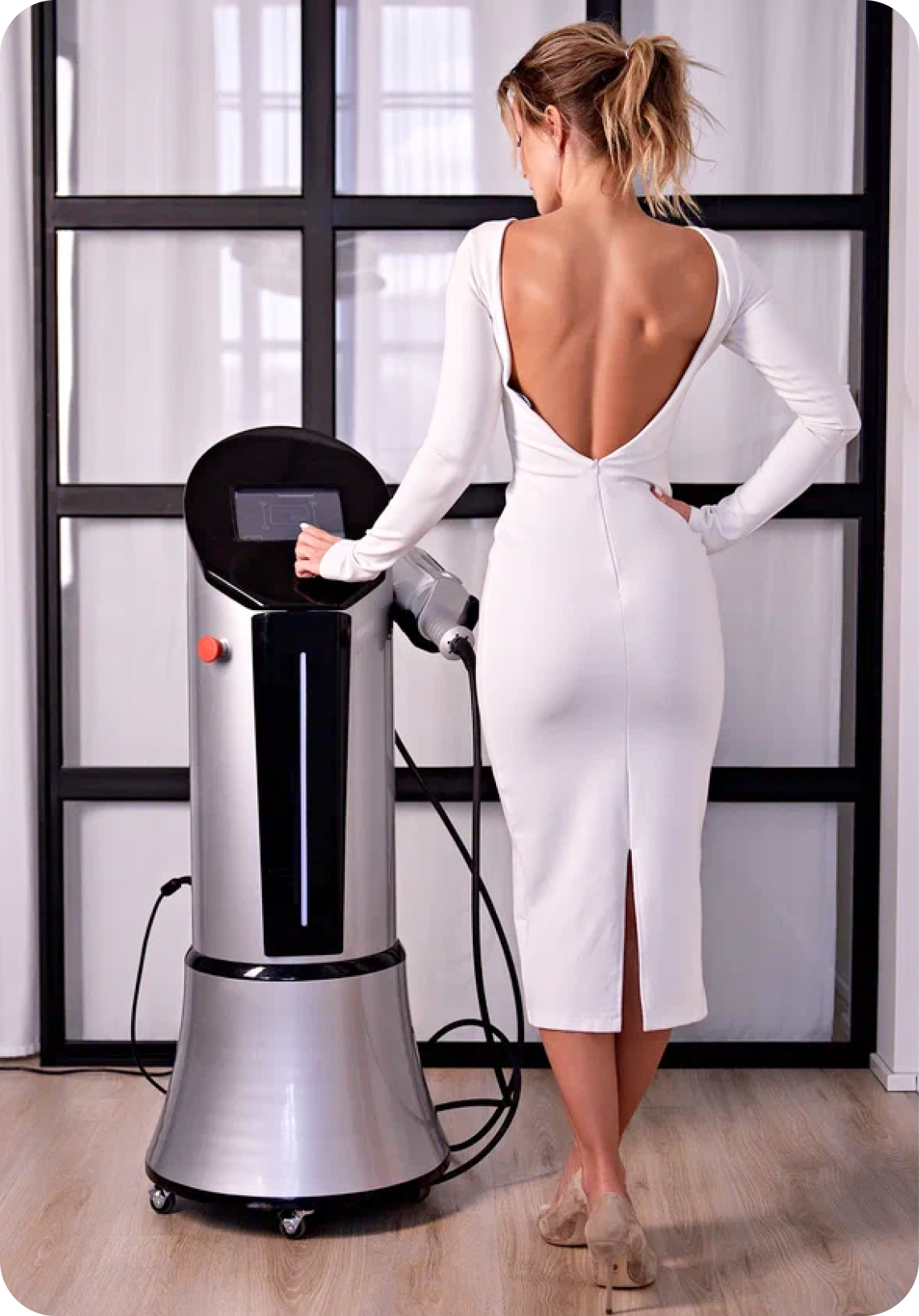 SFERAMED ДЕВУШКА РЯДОМ С АППАРАТОМ